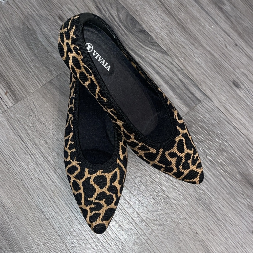 Vivaia Women's Leopard Print Flats Sz 40.5 *Gorgeous* EUC